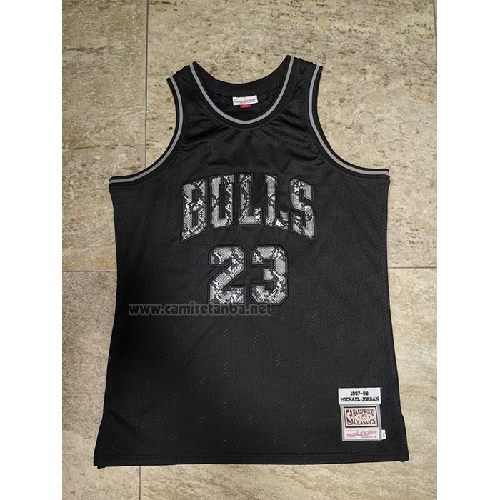 Camiseta Chicago Bulls Michael Jordan #23 Swingman Mitchell & Ness 1997-98 Negro